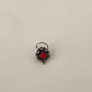 Silver wired nosepin